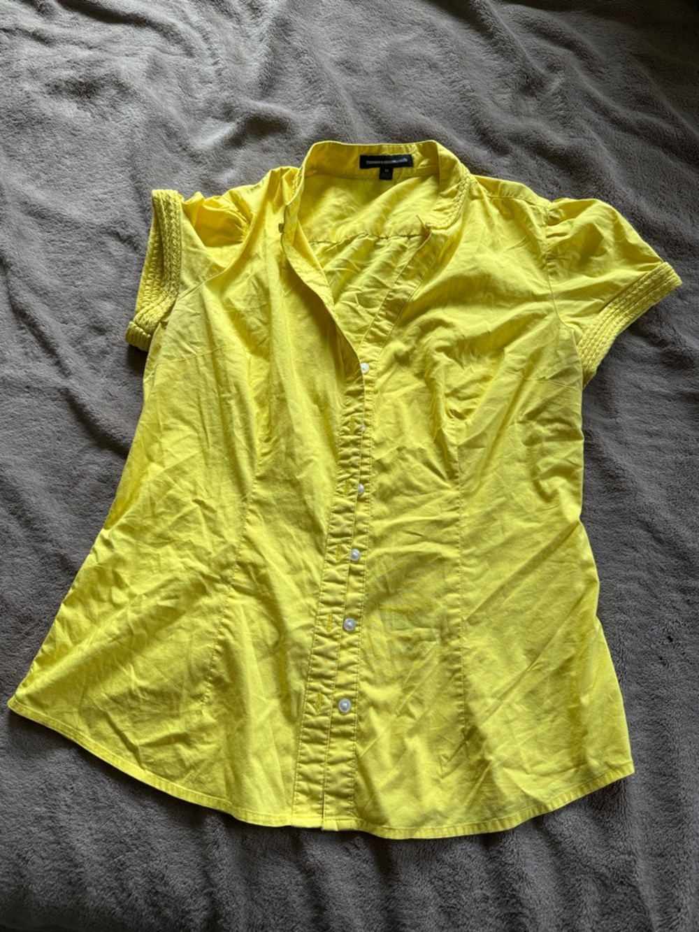 Women’s Short-Sleeve Button-Down Shirt in Bright Yellow